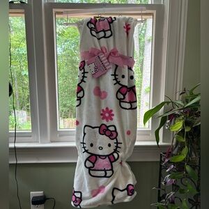 sanrio hello kitty throw blanket 60in x 70in (152cm x 178cm)